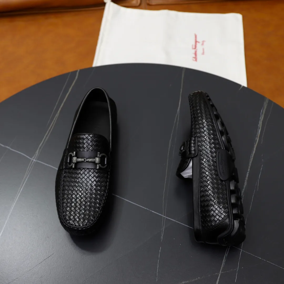Men's shoes: 280🙅‍♂️🙅‍♂️🙅‍♂️Niuli Brand: Ferragamo Standard code: Men's code 38/44 (45 customized) Grade: Same as the official website Material: Original imported cowhide leather lining Original wear-resistant lightweight outsole Style category: Men's casual slip-on shoes Distinguished luxury brand elements top luxury Color: Actual picture color